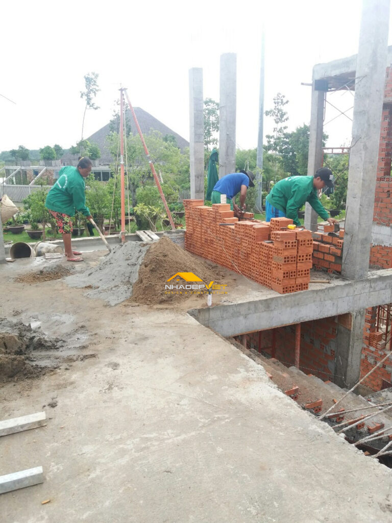 Thi c&ocirc;ng nh&agrave; phần th&ocirc;