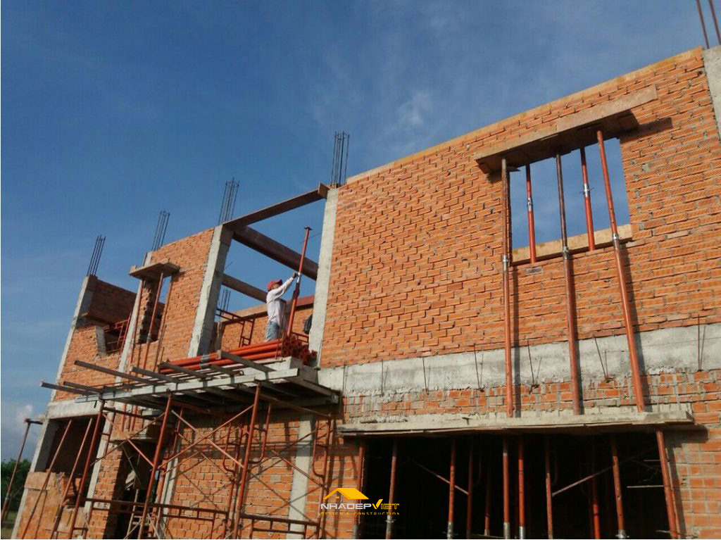 Thi c&ocirc;ng nh&agrave; phố