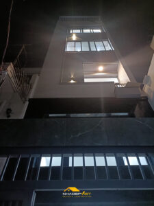 thi c&ocirc;ng nh&agrave; phố