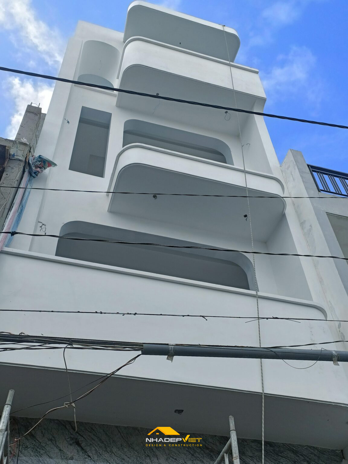 Thi c&ocirc;ng nh&agrave; phố