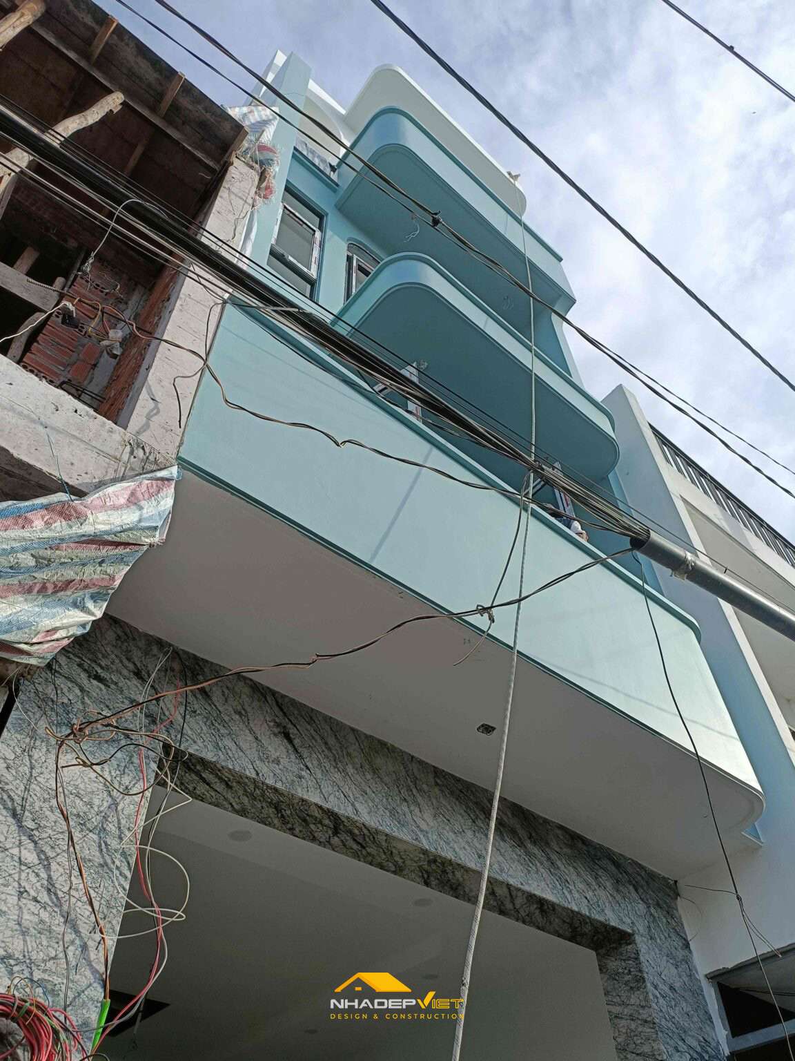 Thi c&ocirc;ng nh&agrave; phố