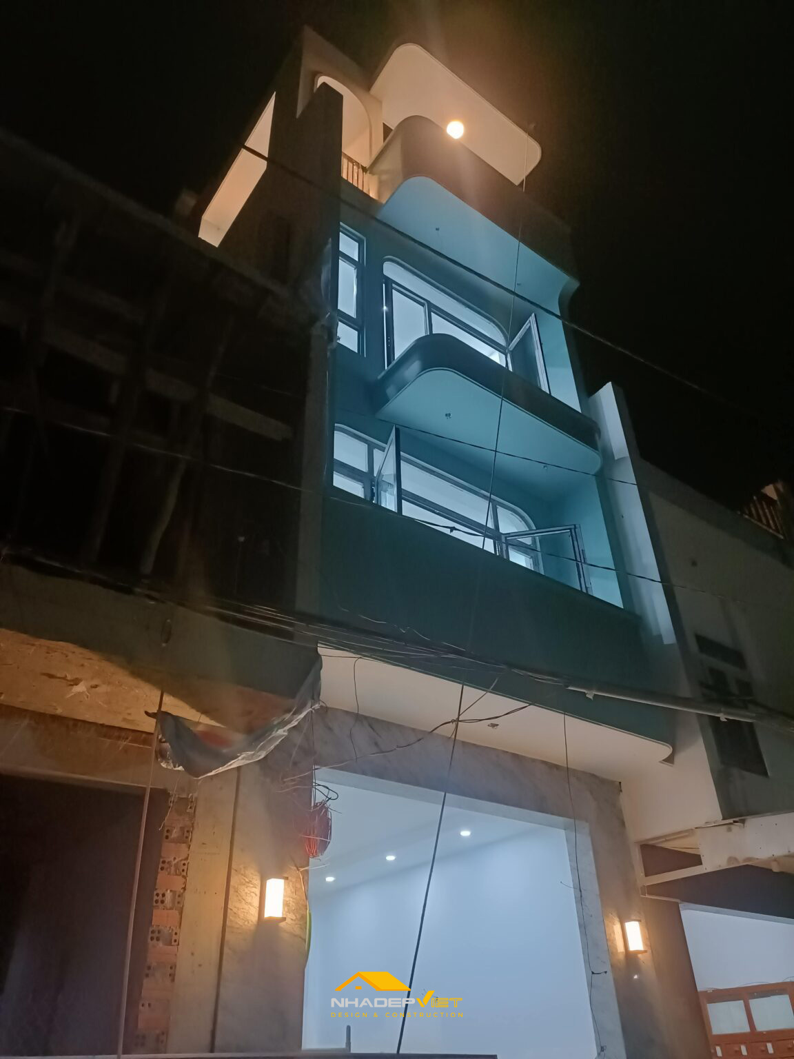 Thi c&ocirc;ng nh&agrave; phố