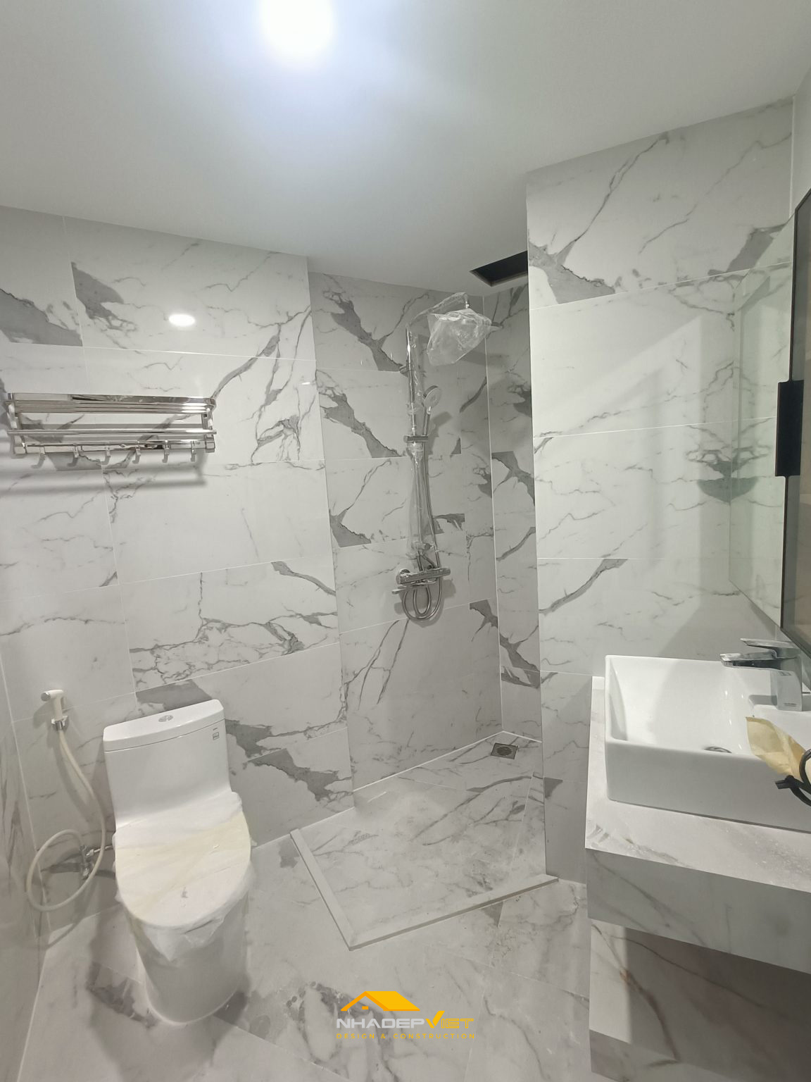 Thi c&ocirc;ng nh&agrave; phố