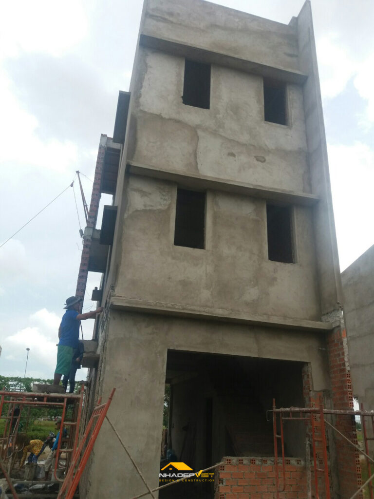 Thi c&ocirc;ng nh&agrave; phần th&ocirc;