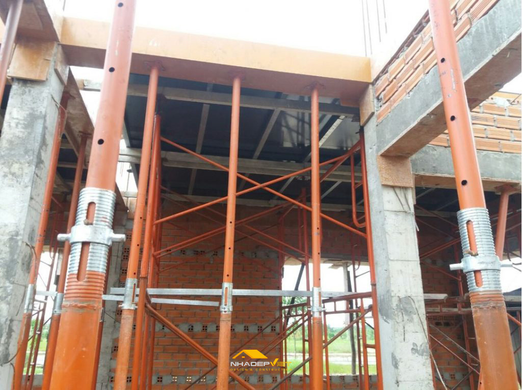 Thi c&ocirc;ng nh&agrave; phố