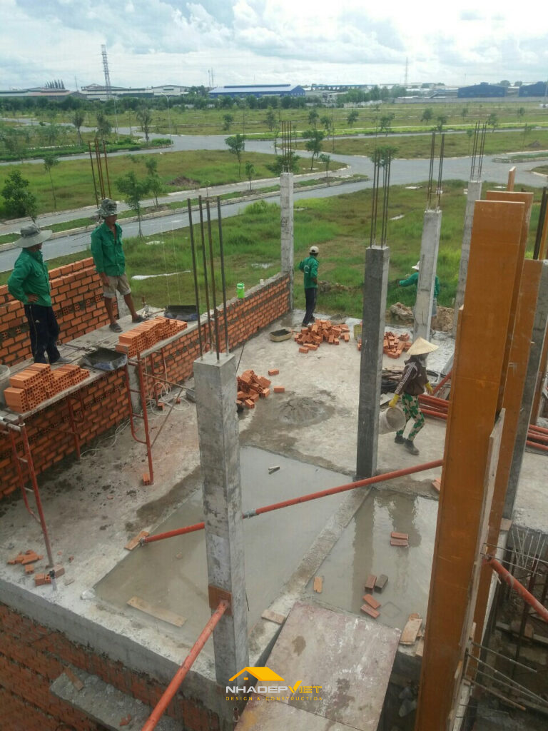 Thi c&ocirc;ng nh&agrave; phần th&ocirc;