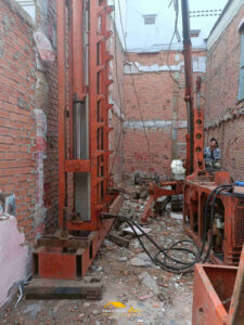 Thi c&ocirc;ng nh&agrave; phố